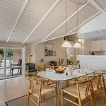 Batsha - 1-7km From The Sea By Interhome * Блаванн